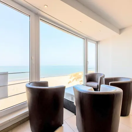 Beachfront Vitalo 502, Cleaning Included * Koksijde