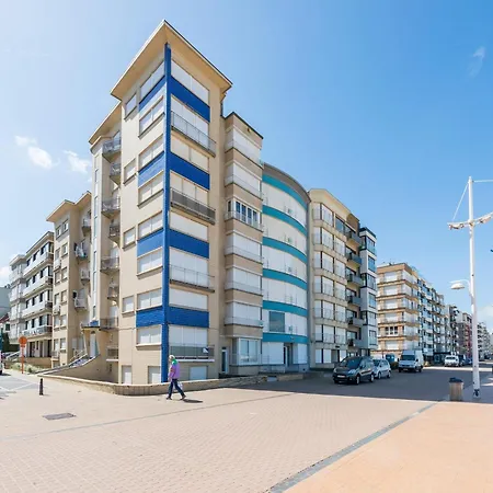 Beachfront Vitalo 502, Cleaning Included Koksijde