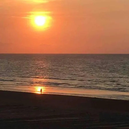 Beachfront Vitalo 502, Cleaning Included *
