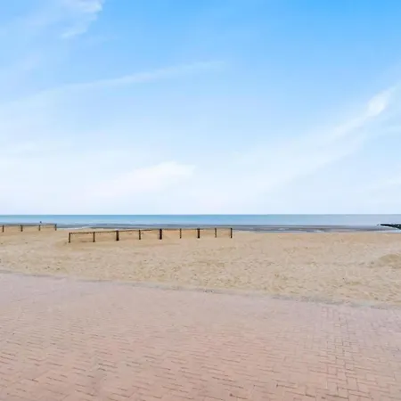 Beachfront Vitalo 502, Cleaning Included Koksijde