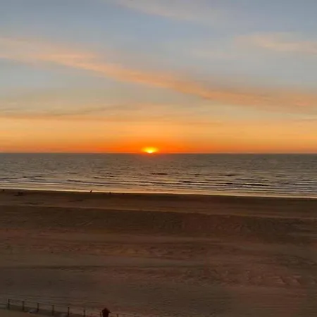 Beachfront Vitalo 502, Cleaning Included Appartamento Koksijde
