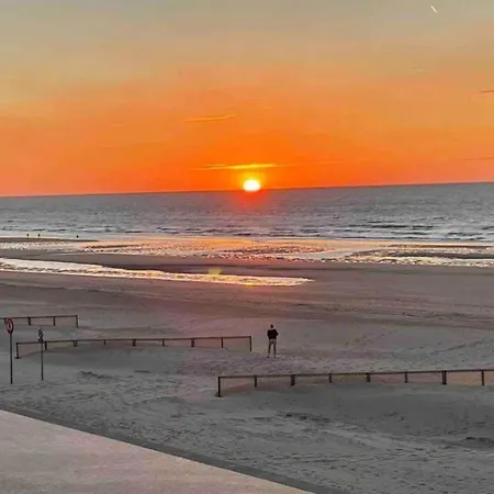 Beachfront Vitalo 502, Cleaning Included *